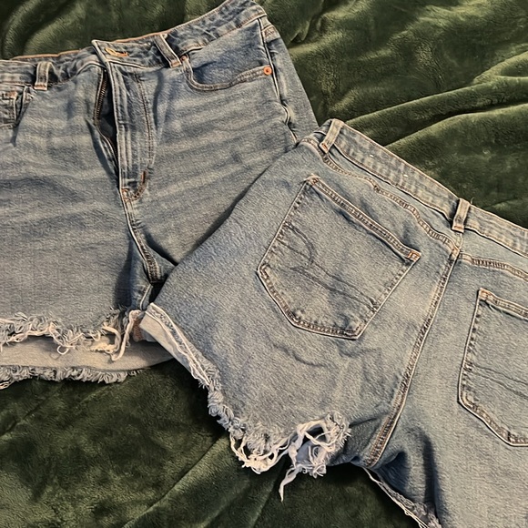 AE Mom Short - Picture 2 of 4